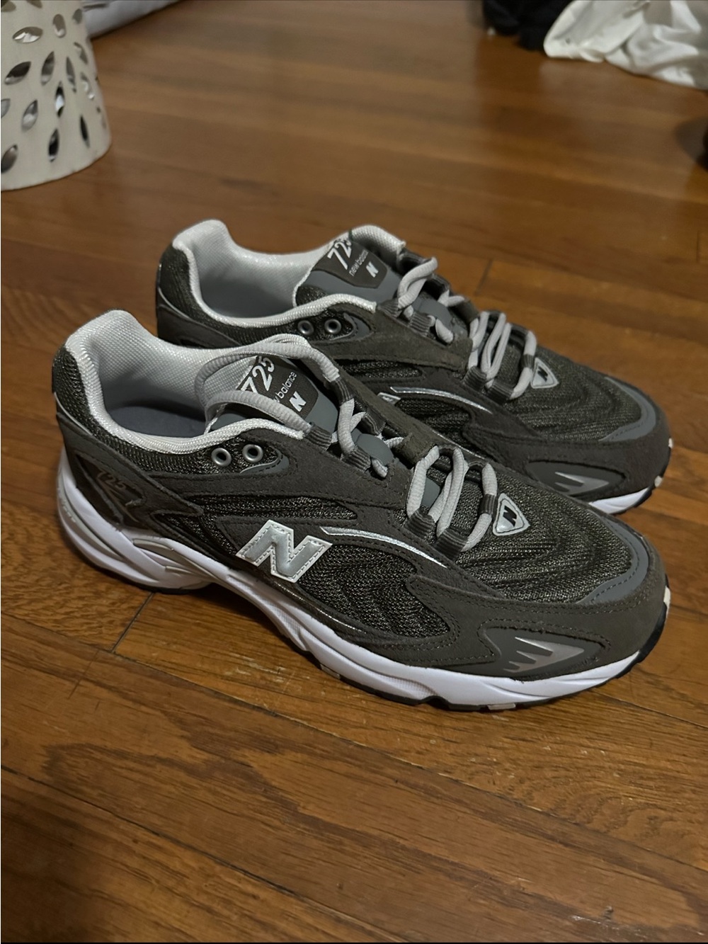 New Balance 725 Men's Dark Olive Sneakers Size 7